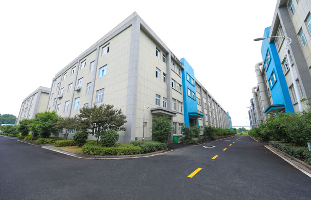 位于湖南常德经济技术开发区电镀工业园区，是公司自有的电镀车间，主要为湖南美磁的生产的磁铁进行表面处理。目前已经拥有8条自动化电镀线，电镀年产能达到1500吨左右。